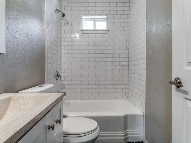 Building Photo - 1136 Garland Ave