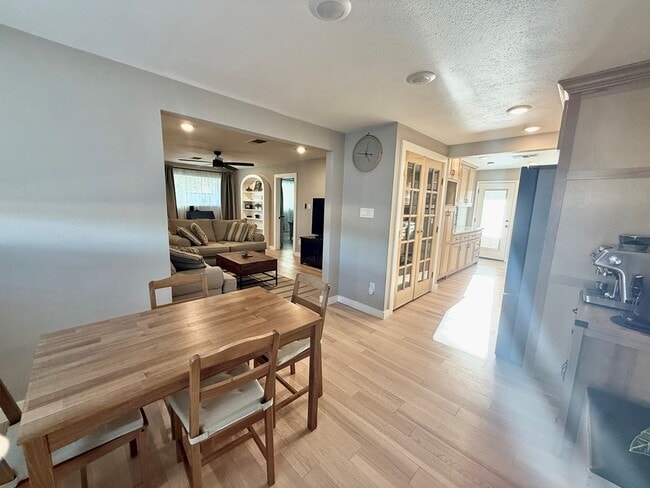 Building Photo - 200 Santa Rita Dr