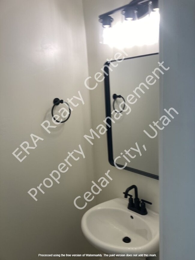 Building Photo - Move-In Discount!! - 3 Bed - 2.5 Bath - Large Condo - 2 Car Garage