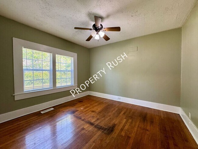 Building Photo - 4502 S Choctaw Dr