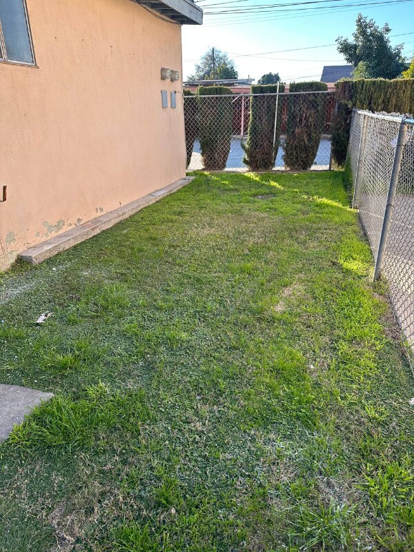 Building Photo - 5154 Santa Ana St