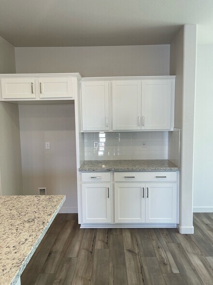 Kitchen - 677 Barrett Lake Rd