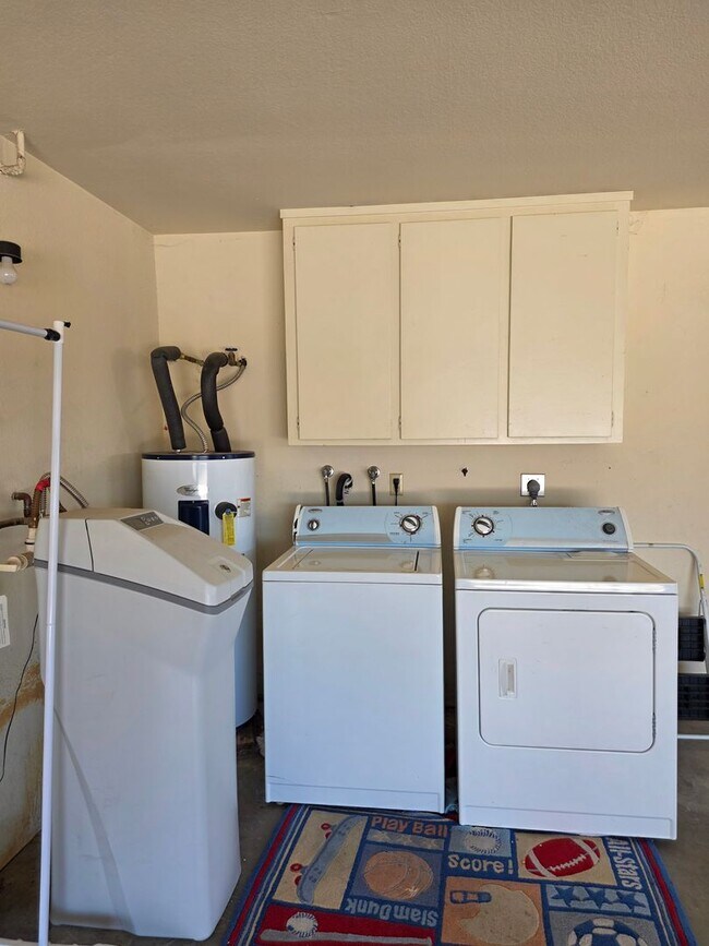 Building Photo - One of Kind 3 bed/2.5 bath home with 3 car attached garage located in BHC.