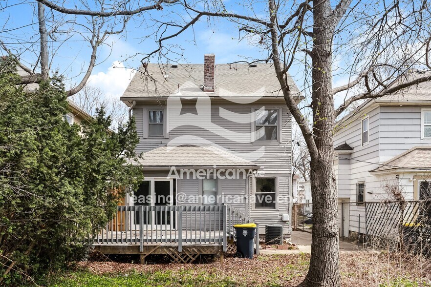 Building Photo - 136 N White Ave