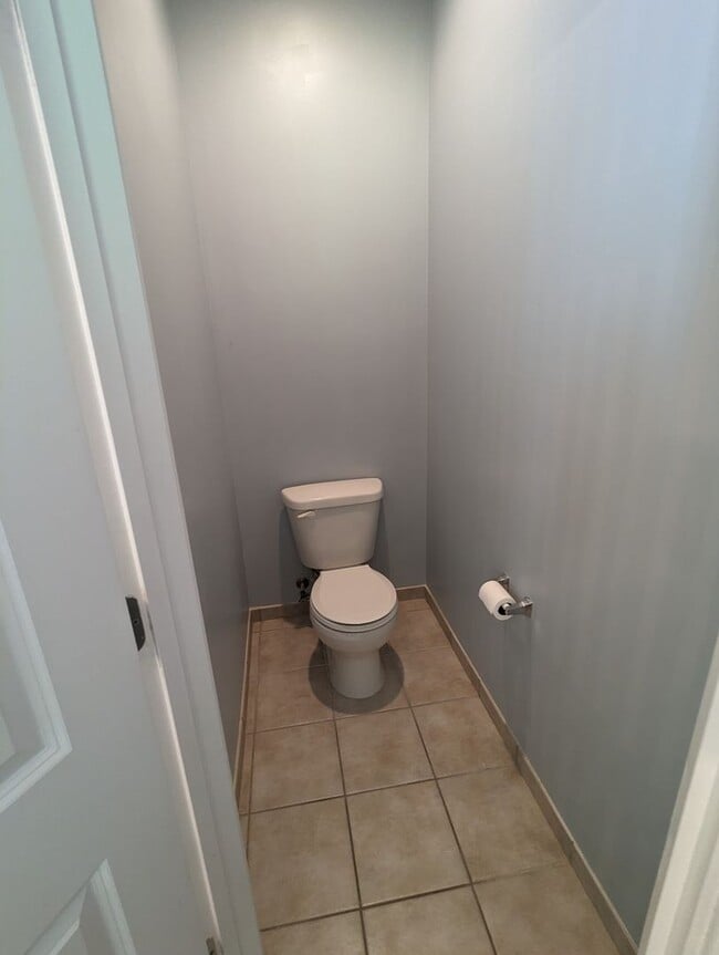Building Photo - Impeccably maintained SFH in Clarksburg re...