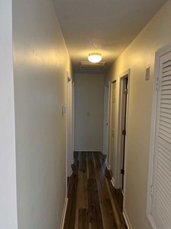 Building Photo - 3 Br Brick Ranch