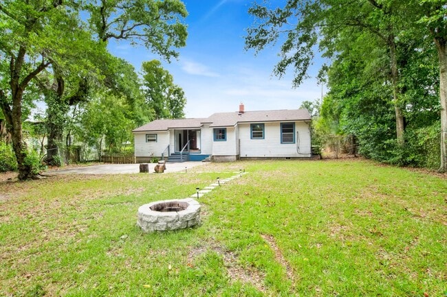 Building Photo - 517 Lakewood Rd