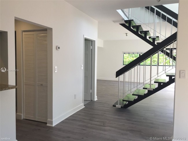 Building Photo - 2 br, 2.5 bath  - Brickell Forest Condo