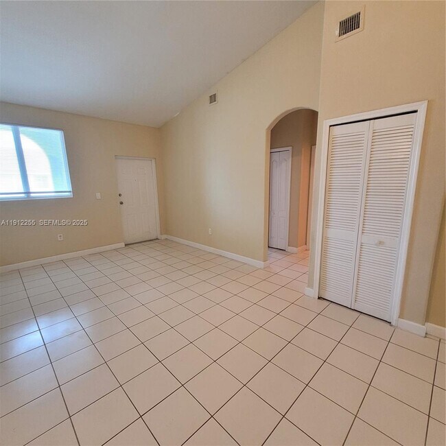 Building Photo - 1666 SE 27th Ct