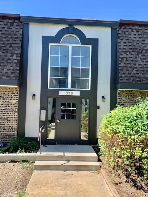 Primary Photo - 879 Trace Dr