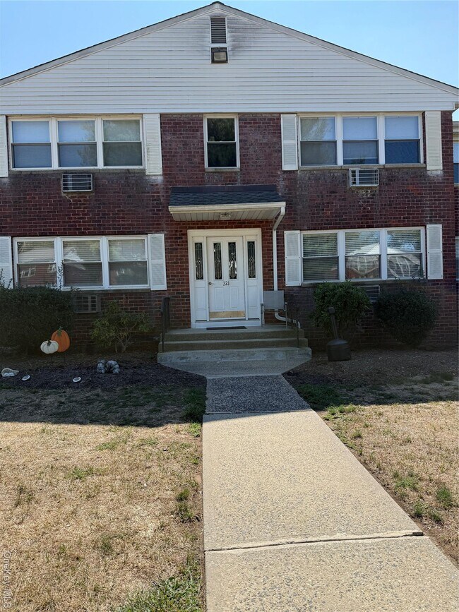 Primary Photo - 221 N Middletown Rd
