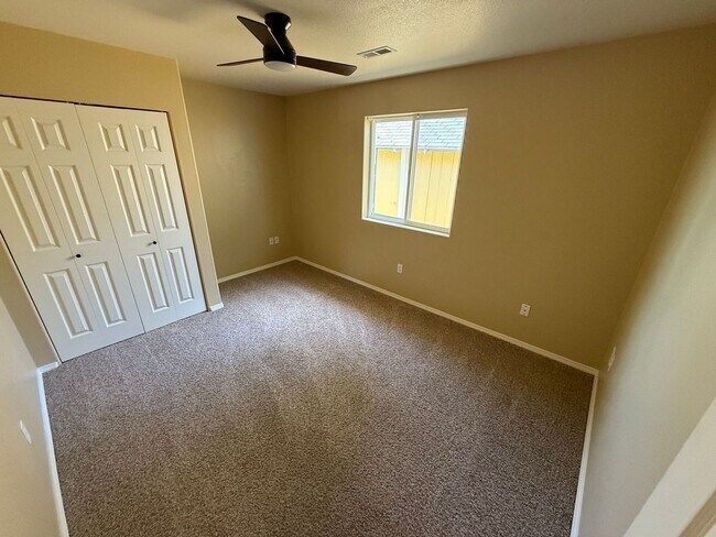 Building Photo - Newly Renovated Ground Level Orchards 2-be...