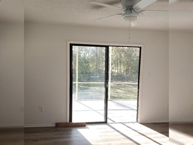 Building Photo - 4486 Yorkshire Ave