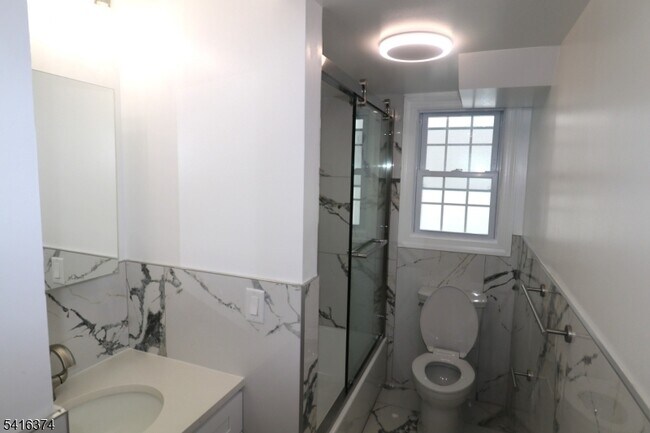 Building Photo - 22 St Francis St