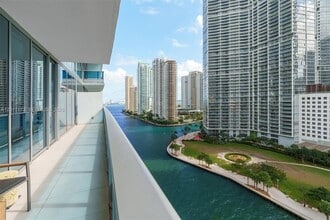 Building Photo - 200 Biscayne Blvd Way