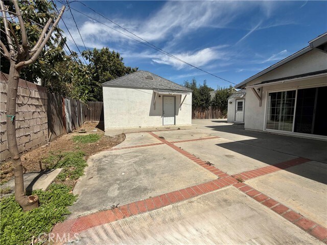 Building Photo - 807 Montecito Dr