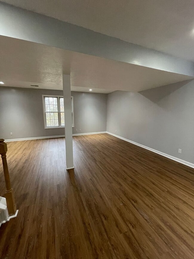 Building Photo - 1513 King Henry Dr