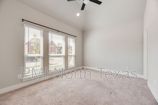 Building Photo - 6237 White Creek Drive