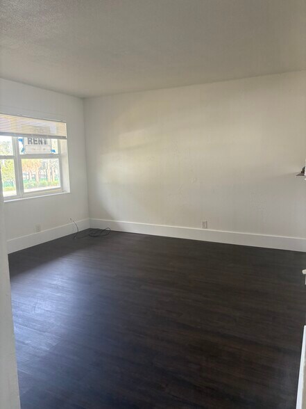 New flooring and updated bathroom - 535 7th St