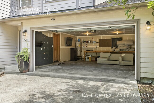 Building Photo - 7643 Redstart Dr SE