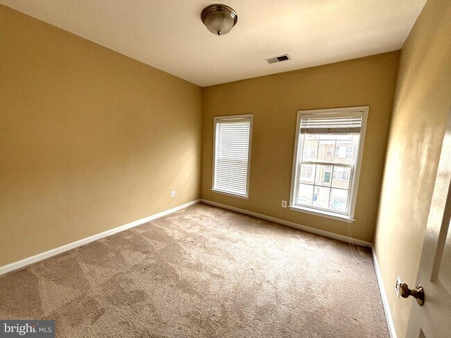 Building Photo - 1117 Keokuk Terrace NE