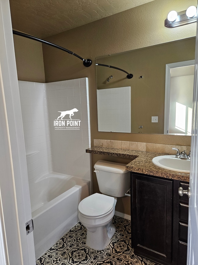 Building Photo - 3bed/2bath home w/bonus room, 2 car garage, fenced yard, and landscaping included.