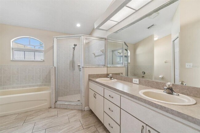 Building Photo - 7904 Floradora Dr