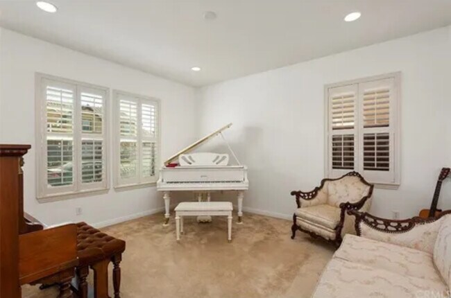 Building Photo - 36395 Pistachio Dr