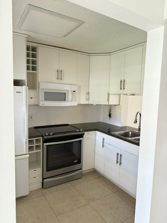Building Photo - 1238 S Military Trail