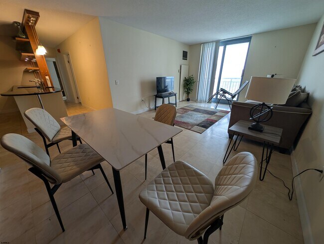 Building Photo - 526 Pacific Ave