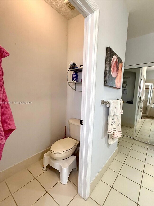 Building Photo - 3729 SW 51st St