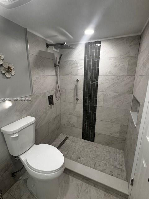 Building Photo - 800 NE 195th St