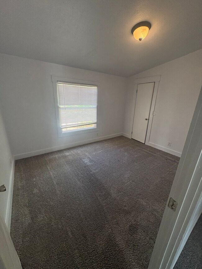 Building Photo - 3 bedroom 2 bath in Highland Terrace