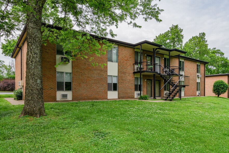 Building Photo - 2601 Hillsboro Pike