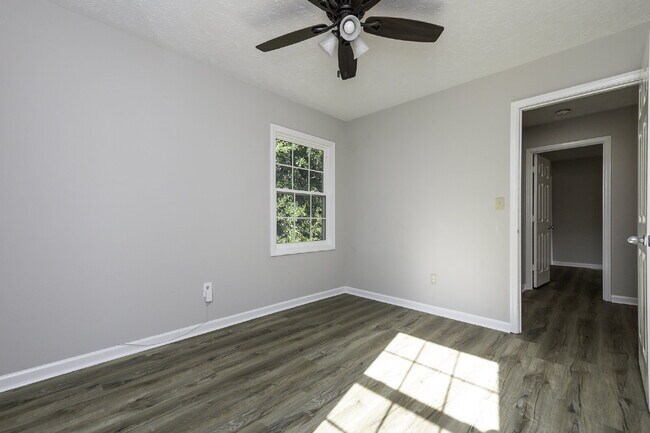 Building Photo - Spacious 3BR/2.5BA with Fenced Yard & Attached Garage in Piedmont $1,850/mo rent