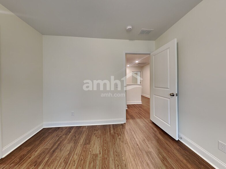 Building Photo - 234 Swan Dr