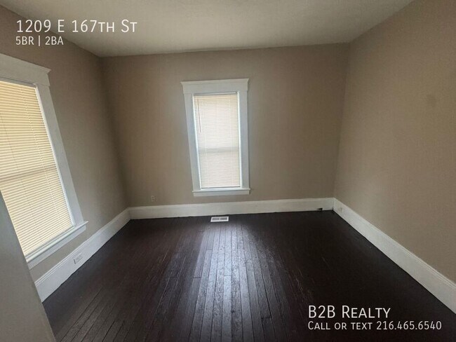 Building Photo - 1209 E 167th St