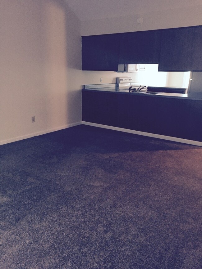 Building Photo - Rental Property Updated Vinyl Flooring