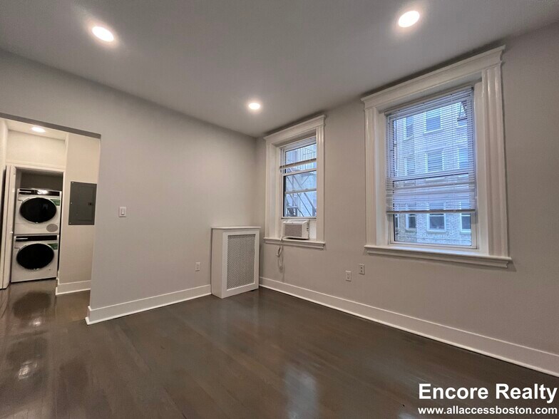 Building Photo - 111 Park Dr