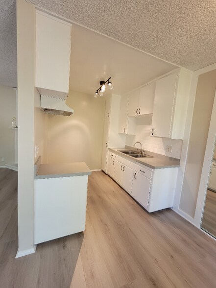 Building Photo - 13531 Wyandotte St