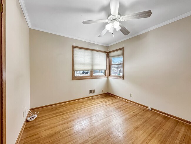 Building Photo - 4624 Maryland Ave N