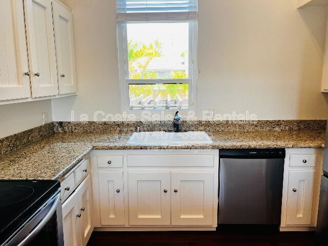 Building Photo - 2204 Plaza De Las Flores Plz