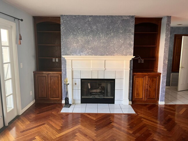 Building Photo - Canyon Crest 3bd/2.5ba Townhouse with Smart TV Move In Special!