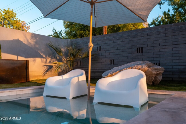 Building Photo - 5311 E Mitchell Dr