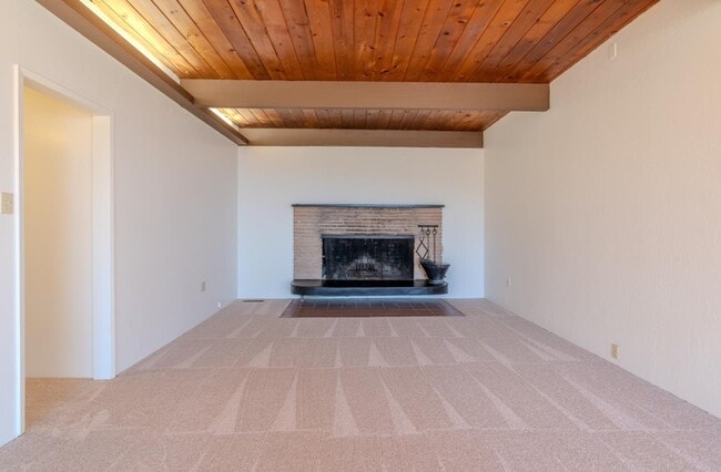Building Photo - 990 Mirador Terrace