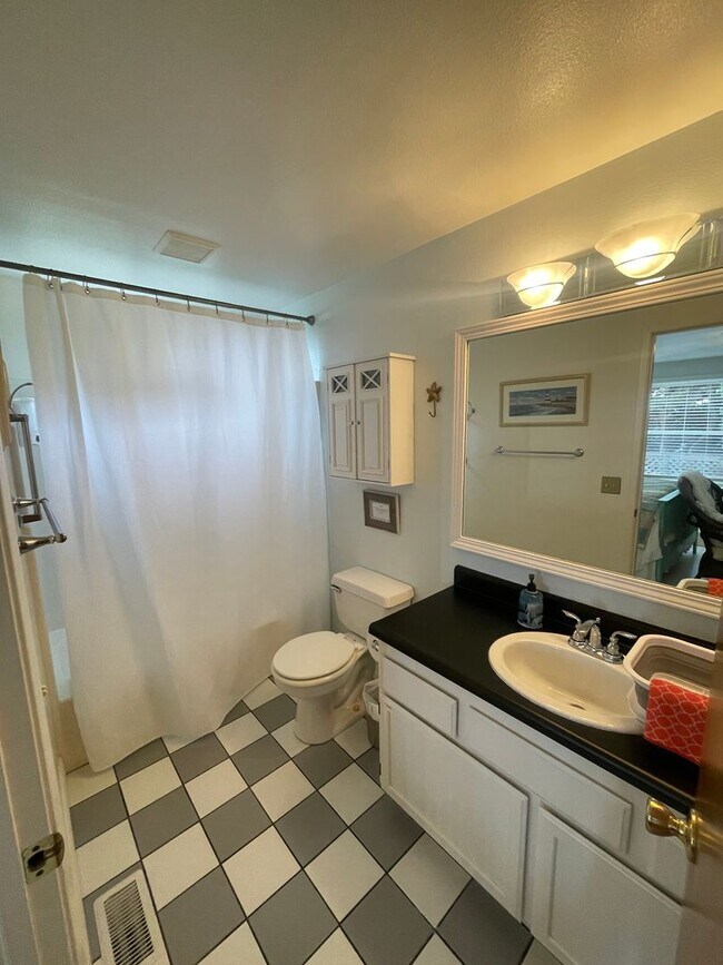Building Photo - Fully Furnished Studio with Ocean Views!