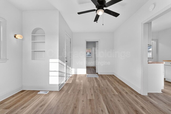 Building Photo - 604 1/2 Hart Street