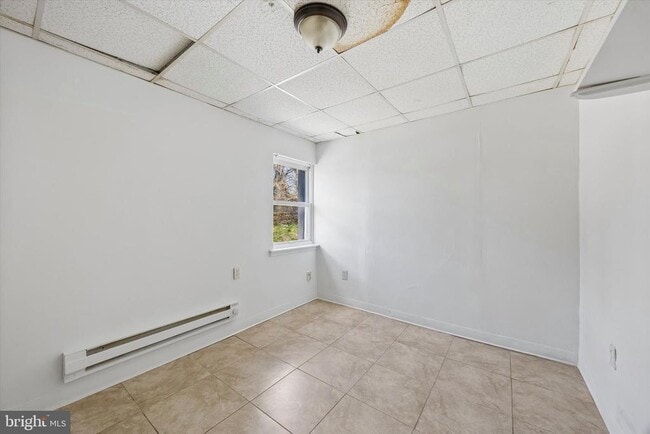 Building Photo - 909 Springfield Rd