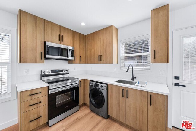 Building Photo - 1258 Mariposa St