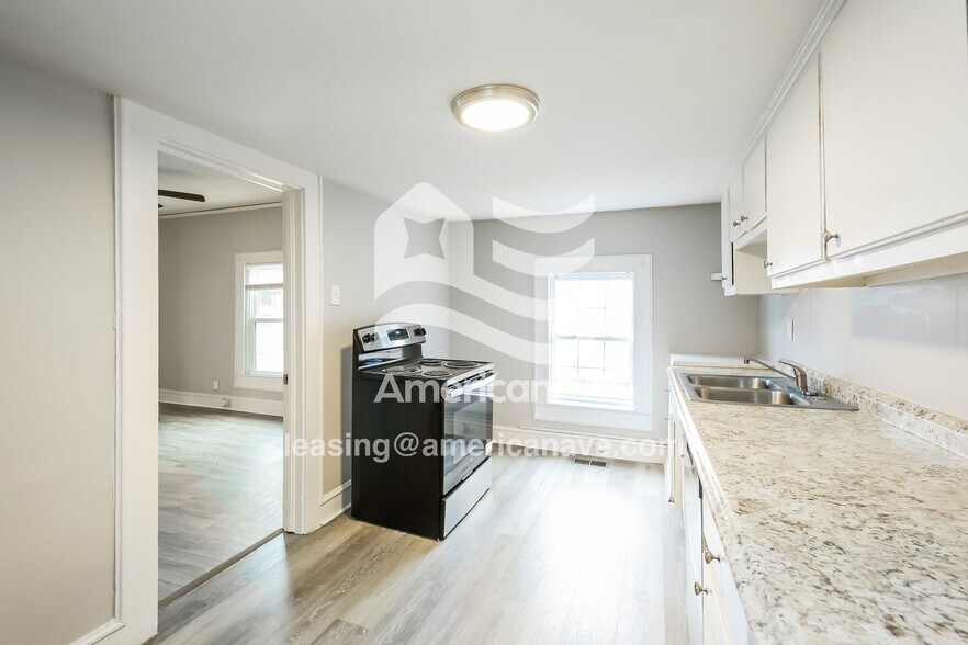 Building Photo - 204 Woodside Ave